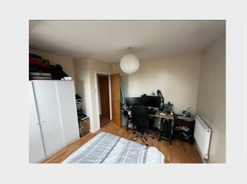 Roomgo UK - West Didsbury Room in Spacious Flat, Withington - £625 pcm