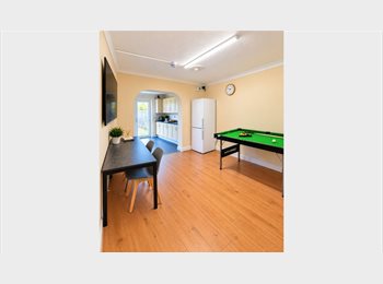 Roomgo UK - Beautiful New Double Rooms, close to station, Feltham - £850 pcm