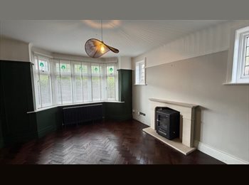 Roomgo UK - 3 bedroom detached house to rent, Iford - £800 pcm
