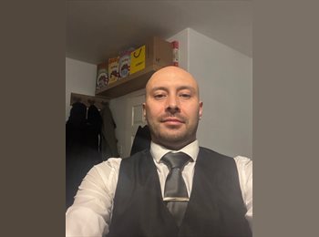Roomgo UK - Matthew Medina  - 35 - Manchester