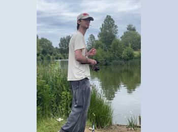 Roomgo UK - Jay - 19 - Salford