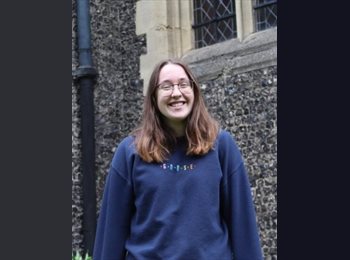 Roomgo UK - Emma - 22 - Bordon