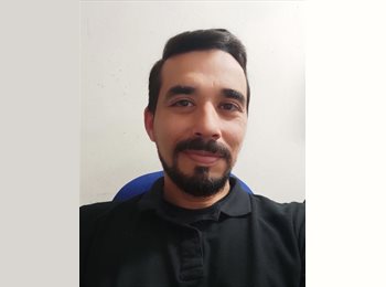 Roomgo UK - Ricardo - 45 - Benchill