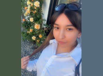 Roomgo UK - Chloe - 25 - Wokingham