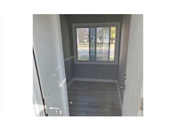Roomgo US -  Main Street ($750) Top Floor Shared Bath, Owings Mills - $750 pm
