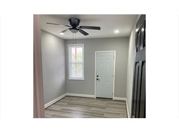 Roomgo US - Poplar Grove Street ($700) Private Bath, Rosemont - $700 pm