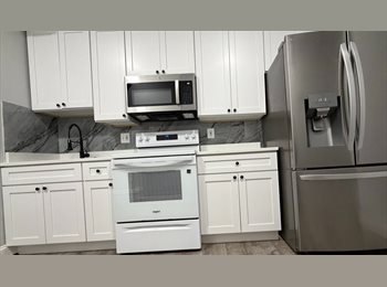 Roomgo US - W Mosher Street ($900) Private Bath, Rosemont - $900 pm