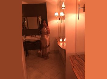 Roomgo US - Celest - 27 - Los Angeles