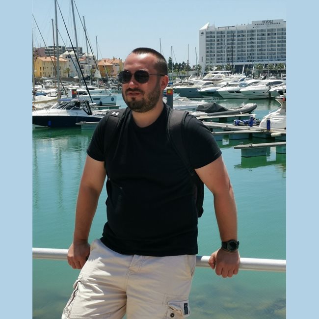 Looking for a room to rent in Camberley Calin 35