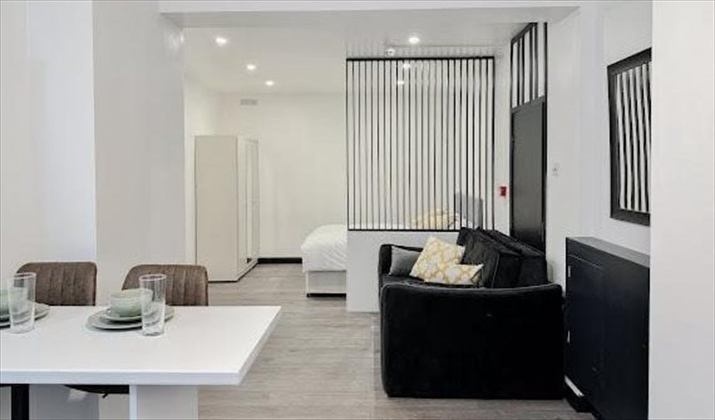 Room to rent in Stoke Newington High Street, Hackney Spacious modern